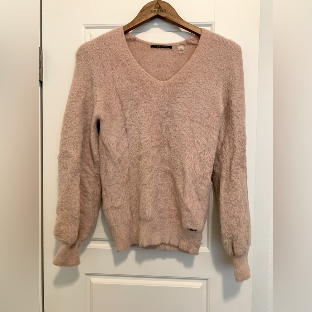 Tahari Women’s Blush Fluffy Sweater Size Medium